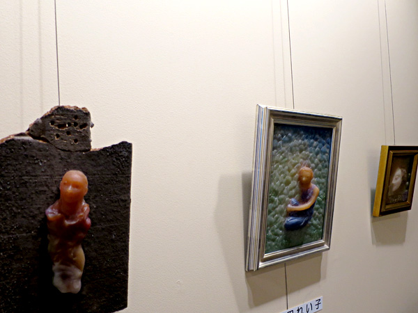 光が差し込むギャラリー