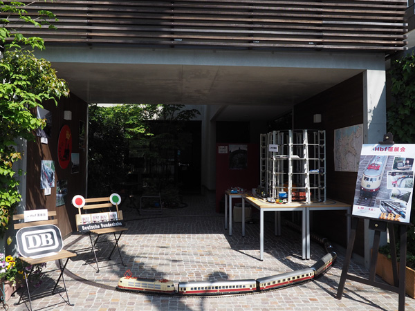 カラフルの大型イラスト