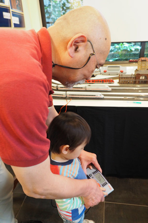 光が差し込むギャラリー