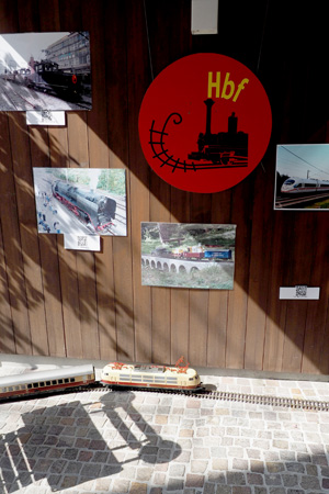 光が差し込むギャラリー